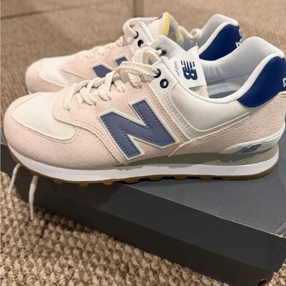 New Balance Beige and Violet Blue Classics Women’s Sneakers (8.5) Like New - Picture 5 of 13